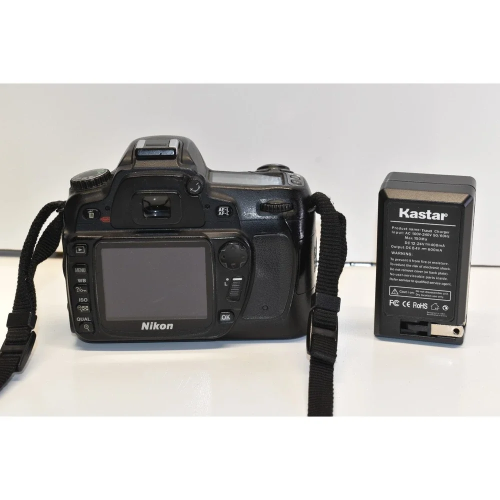 Nikon D80 10.2MP Digital SLR 10.2MP Camera With Battery- FOR PARTS OR REPAIR